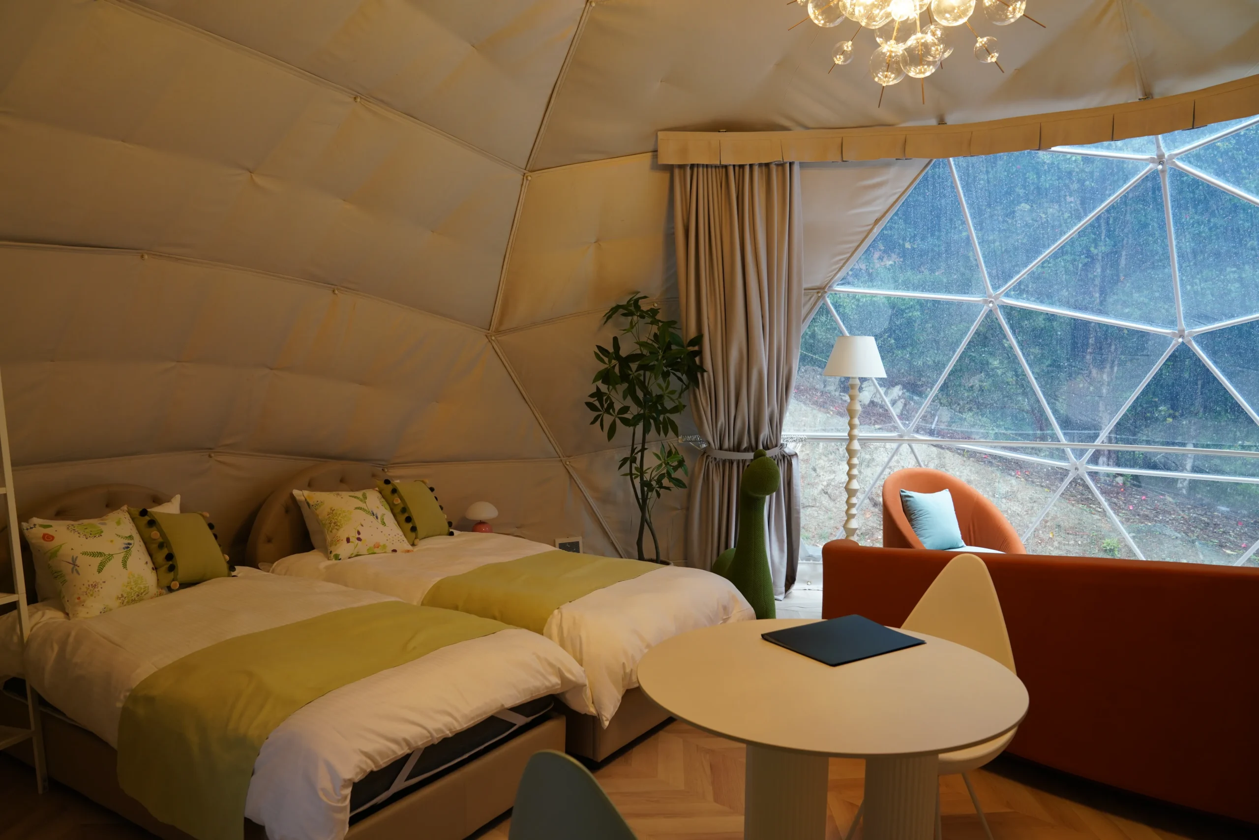 華の灯り ドームテント内装